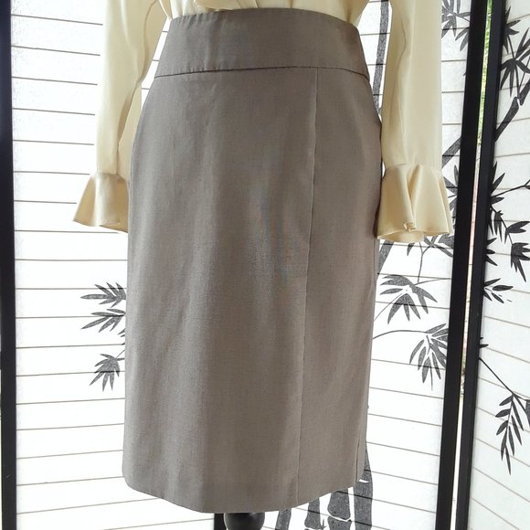 NY & Co Light Gray Double Box Pleat Pencil Skirt - Picture 5 of 14